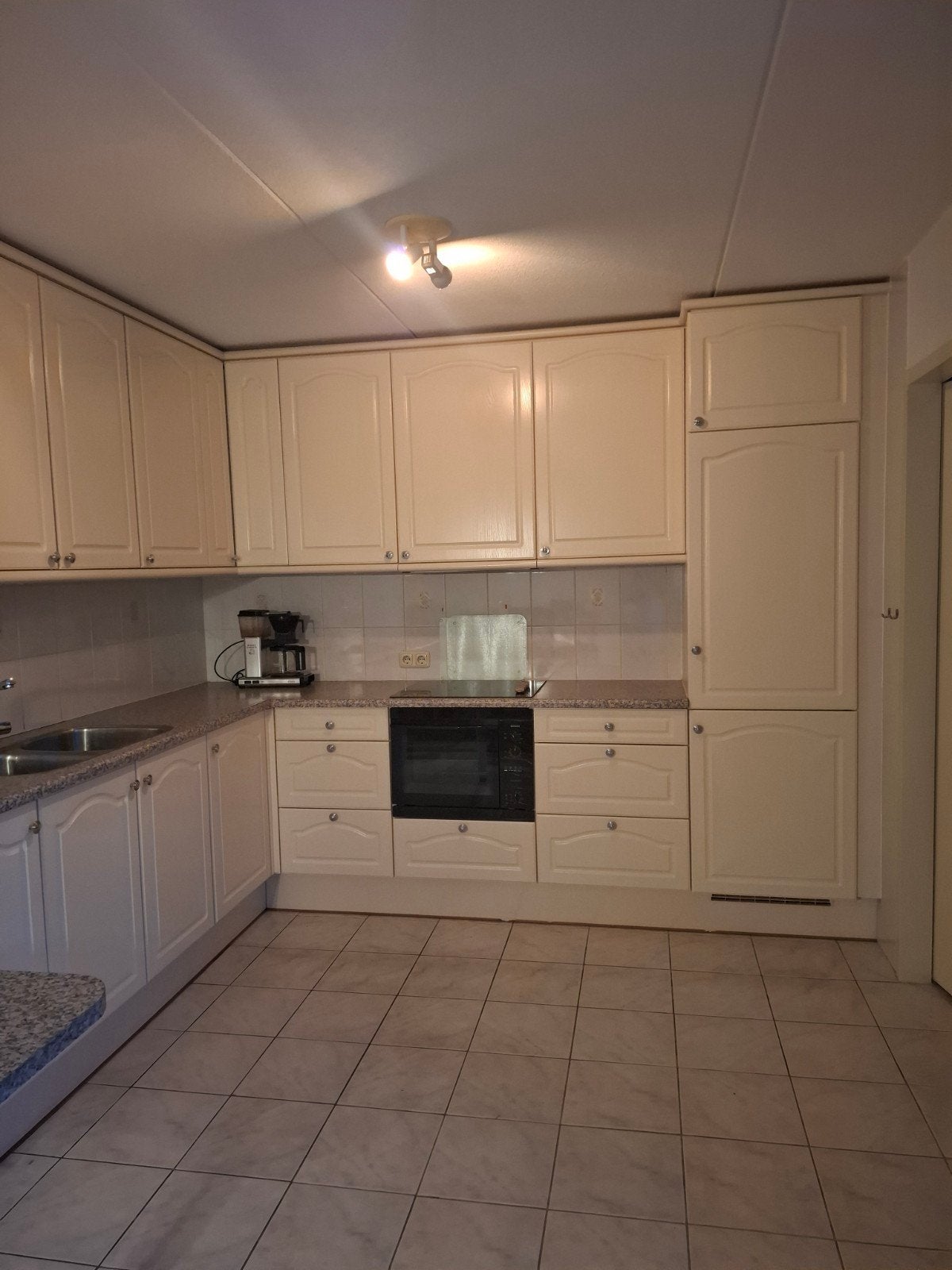 keuken met veel opbergruimte en barretje, Ophalen, Gebruikt, Wit