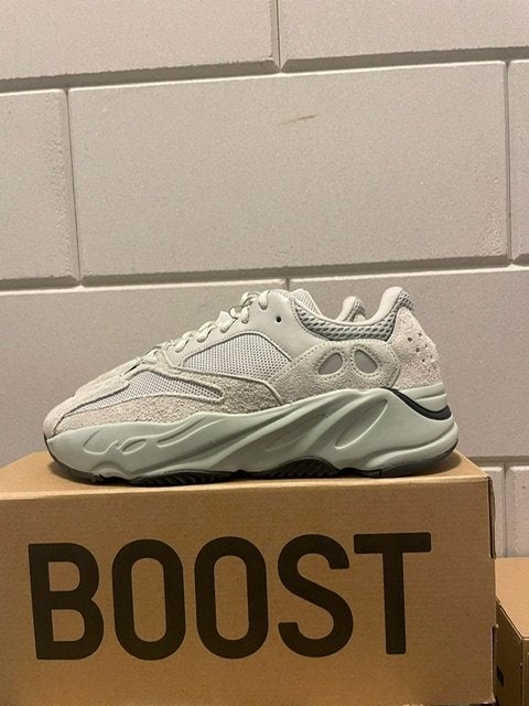 Adidas Yeezy Boost 700 V2 Salt - Maat 40 2/3 nieuw!, Overige kleuren, Nieuw, Ophalen of Verzenden, Sneakers of Gympen