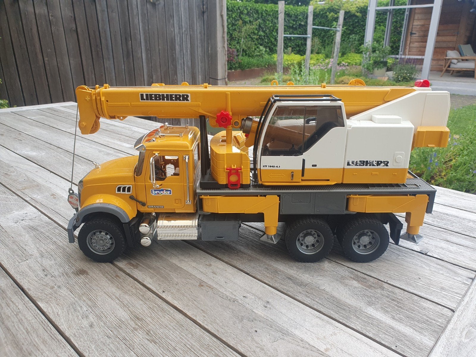 Bruder 02818 Mack Granite Liebherr kraanwagen, Kinderen en Baby's, Speelgoed | Speelgoedvoertuigen, Ophalen, Zo goed als nieuw