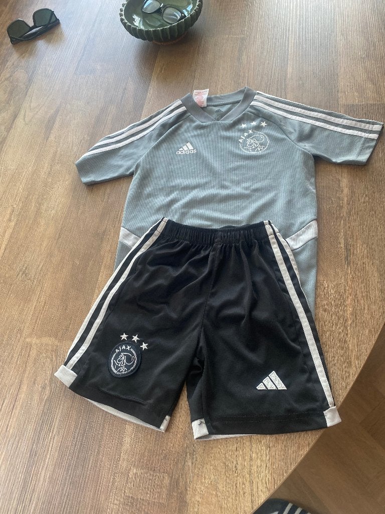 Ajax pakje compleet maat 128, Kinderen en Baby's, Kinderkleding | Maat 128, Ophalen of Verzenden, Zo goed als nieuw, Jongen of Meisje