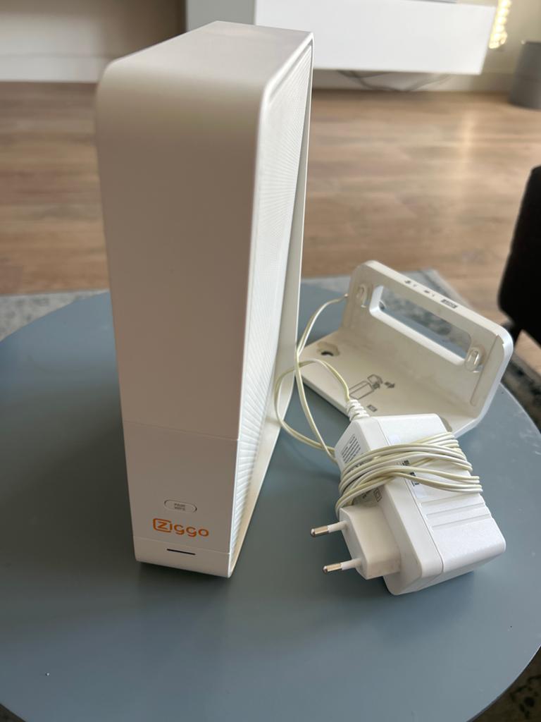 Ziggo CH7465LG-ZG modem/router met 4 LAN poorten, Ophalen of Verzenden, Gebruikt, Router met modem