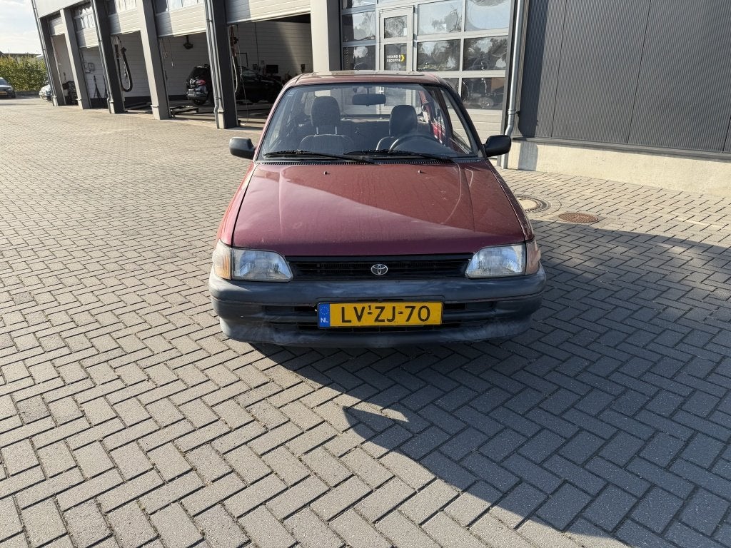 Toyota Starlet 1.3i (bj 1995, automaat), foto 2