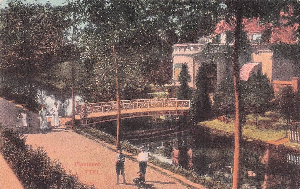 Tiel - Plantage met kinderen op weg en vrouwen bij brug 1913, Ophalen of Verzenden, Voor 1920, Gelopen, Gelderland