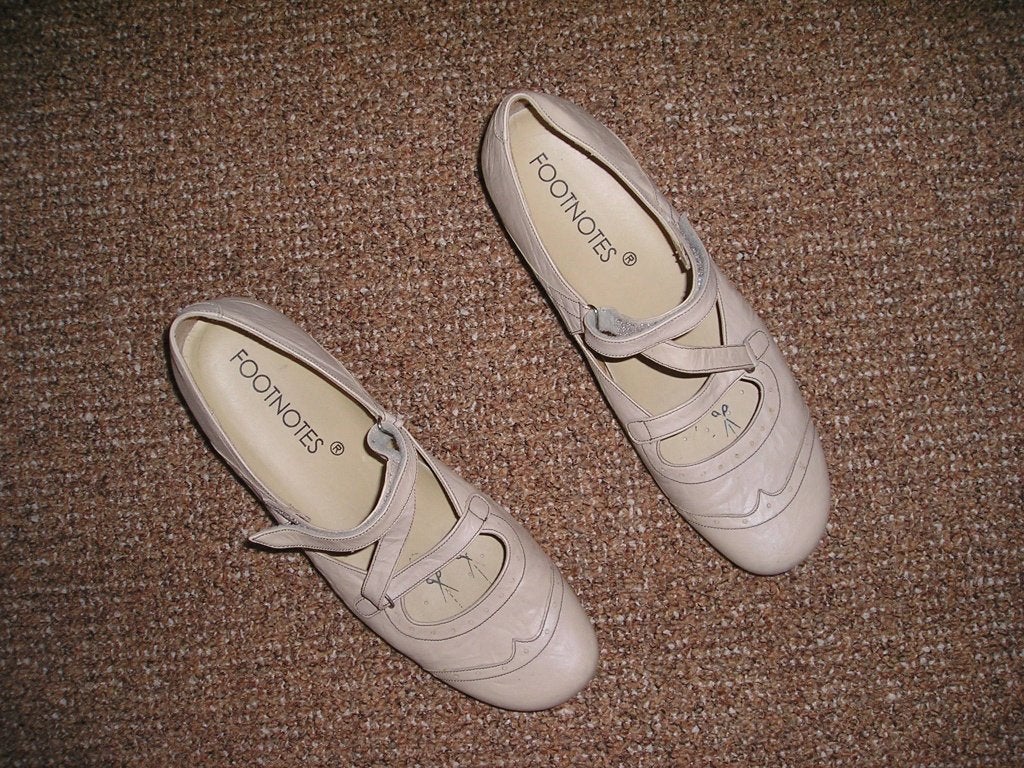beige schoenen Footnotes maat 42 G, Ophalen, Schoenen met lage hakken, Beige, Zo goed als nieuw