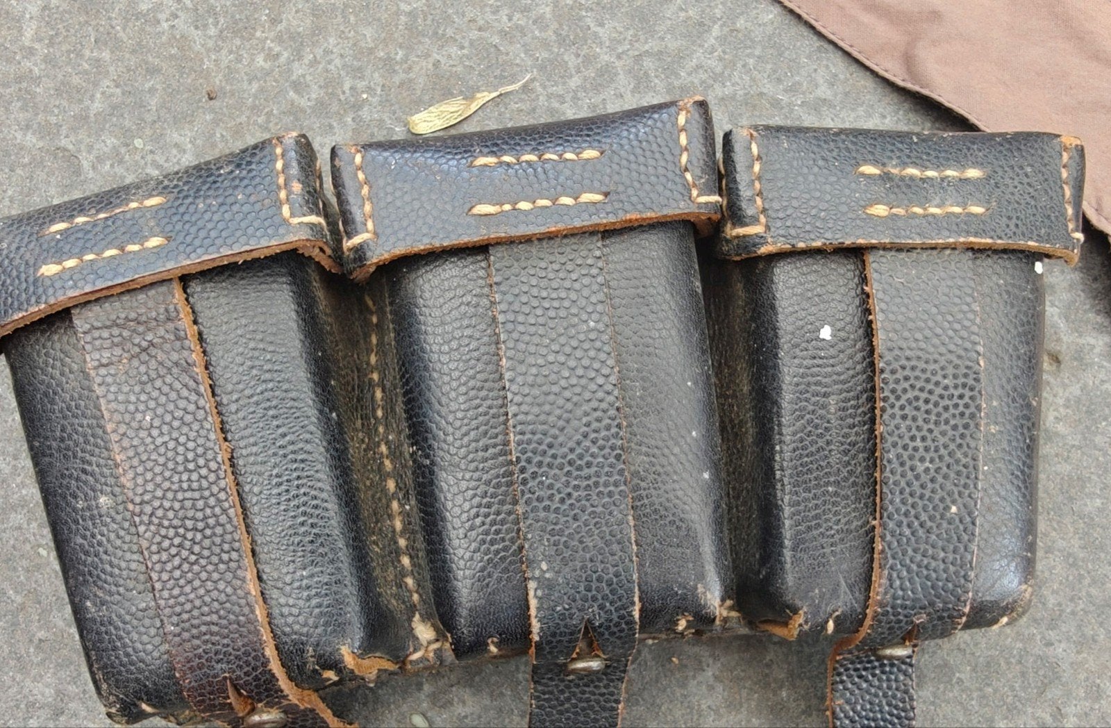 Original German WWII  War k98 Leather Ammo Pouch Set.., Ophalen of Verzenden, Duitsland