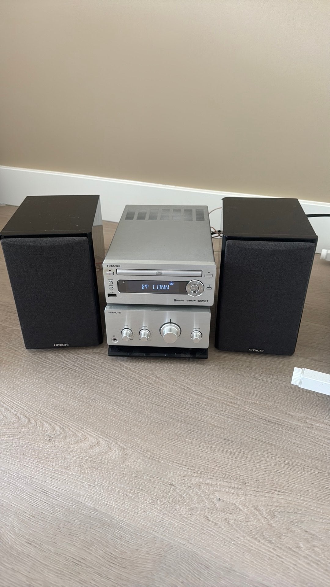 Hitachi radio, Audio, Tv en Foto, Ophalen of Verzenden, Gebruikt, Speakers, Overige merken