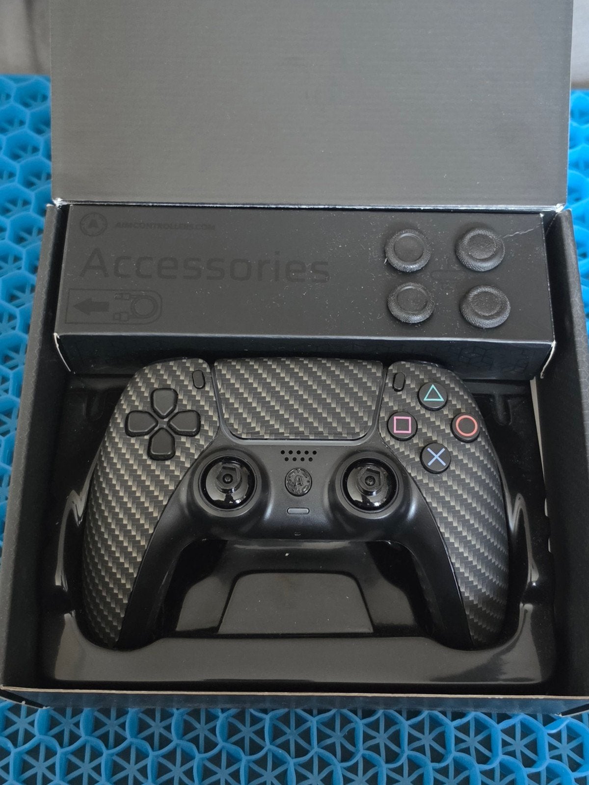 AIM PS5 Controller Carbon look, Ophalen of Verzenden, Zo goed als nieuw