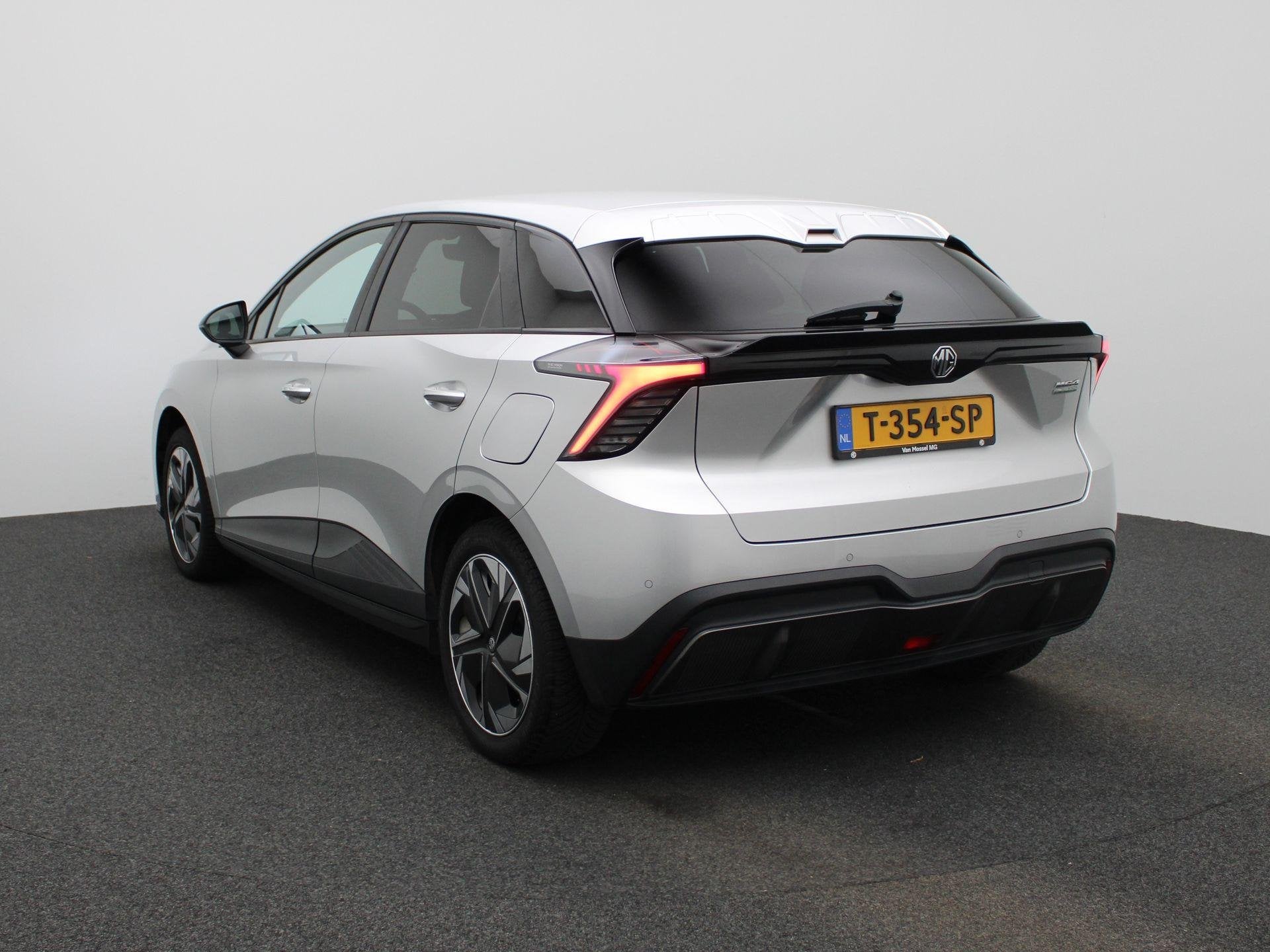 MG 4 Long Range 64kWh Comfort, Auto's, Automaat, 12 maanden, Achterwielaandrijving, Gebruikt