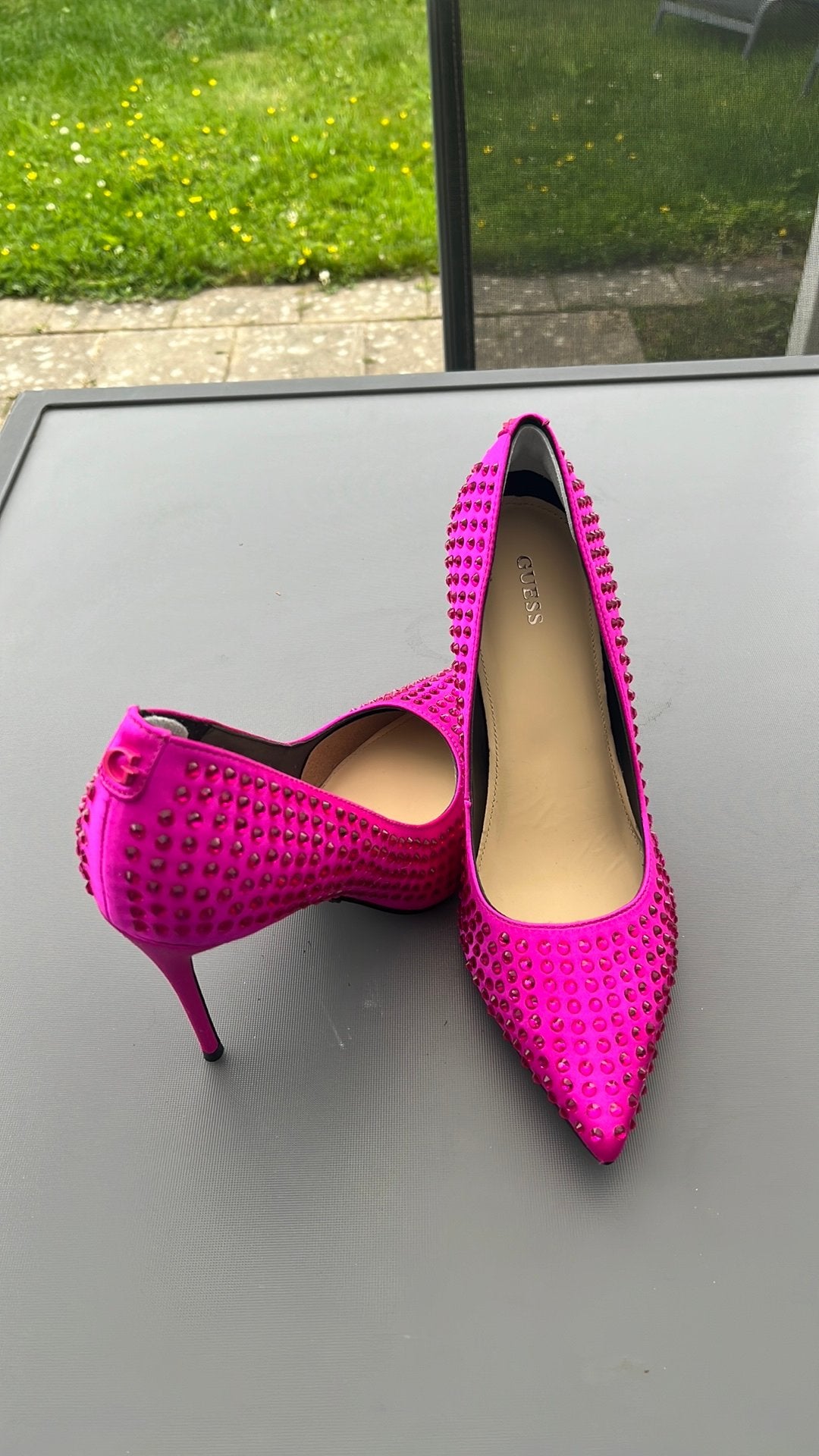 Nieuw guess pumps maat 40 vallen iets ruimer uit kleur roze, Kleding | Dames, Schoenen, Ophalen of Verzenden, Zo goed als nieuw