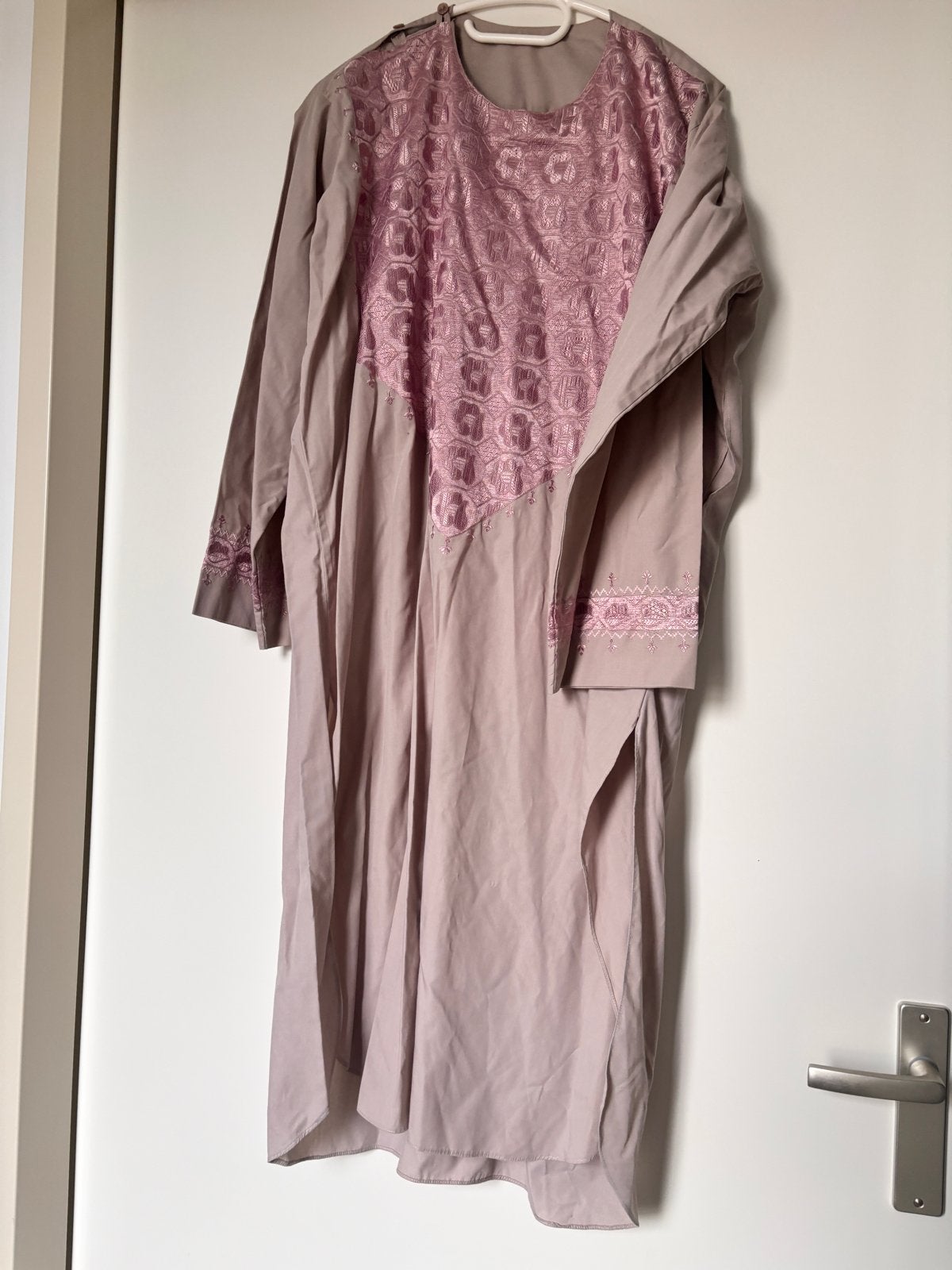 Afghaans mannen kleren/mauve abaya met broek - Maat M, Maat 38/40 (M), Paars, Ophalen of Verzenden, Zo goed als nieuw