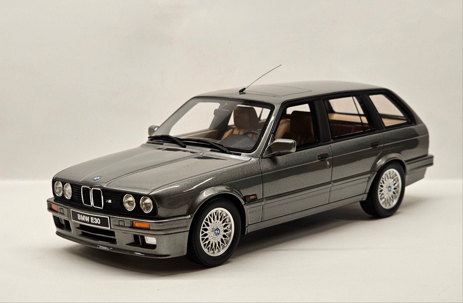 Ottomobile BMW E30 325i Touring 1:18, Hobby en Vrije tijd, Modelauto's | 1:18, OttOMobile, Auto, Nieuw, Ophalen of Verzenden