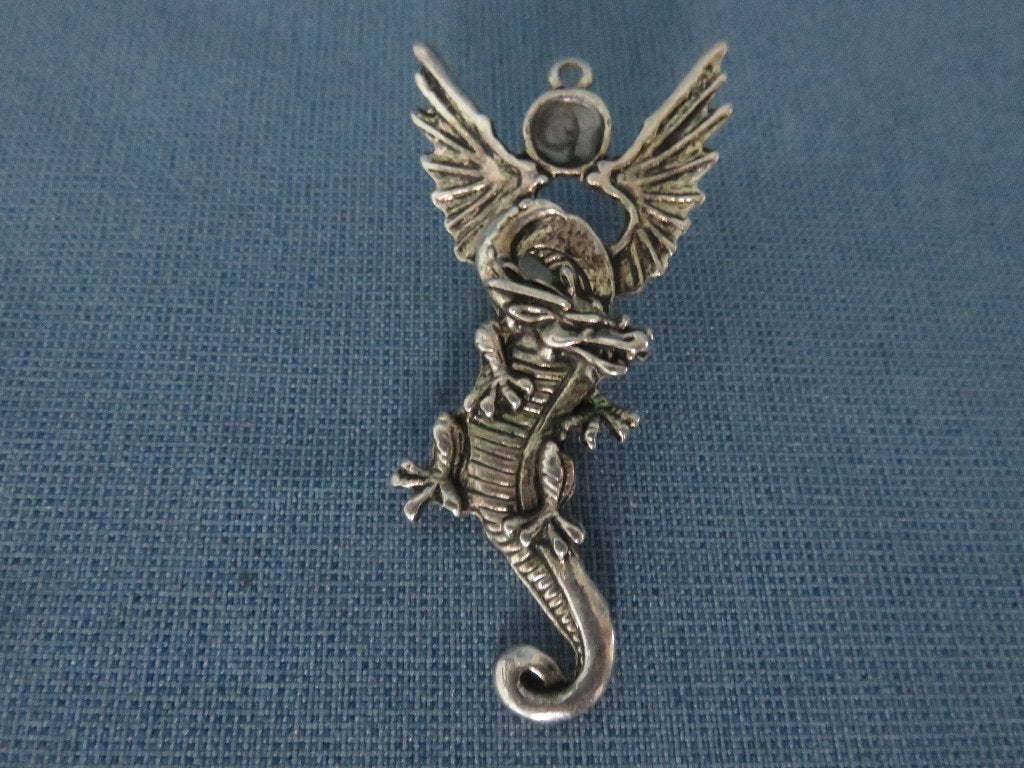 Vliegende draak hanger in wellicht zilver - 20e eeuw, Ophalen of Verzenden, Zo goed als nieuw, Zilver, Dier