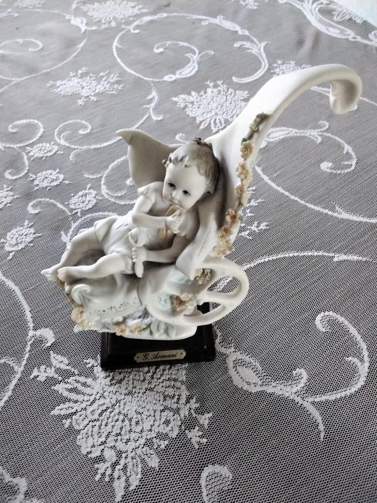 Beeldje Capodimonte G Armani, Verzamelen, Beelden en Beeldjes, Ophalen of Verzenden, Mens