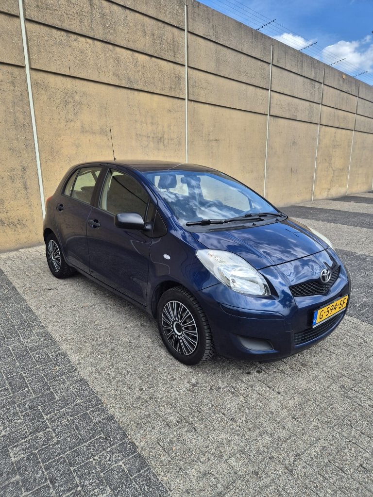 Toyota Yaris 1.0 12V Vvt-i 5DR 2010 Blauw, Auto's, Toyota, Voorwielaandrijving, Stof, 40 €/maand, Blauw