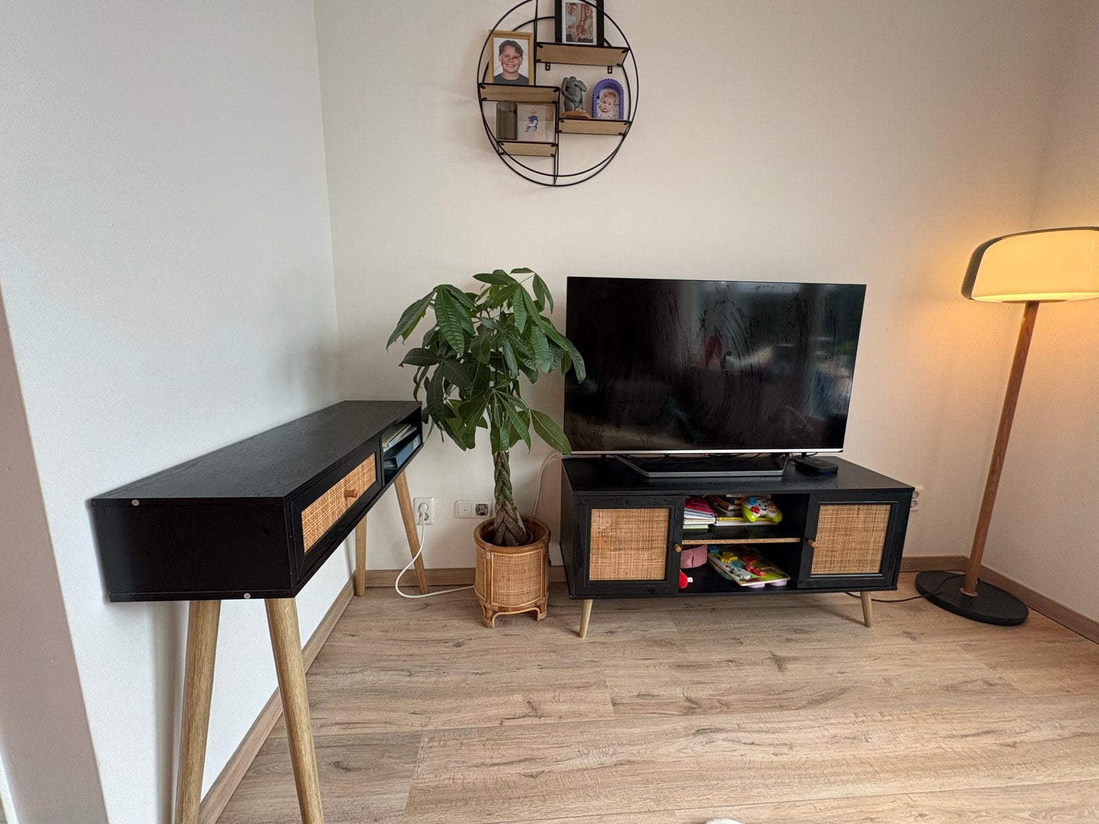 Tv meubel met sidetable - Zwart met rotan details, Ophalen, 100 tot 150 cm, Zo goed als nieuw, Minder dan 100 cm