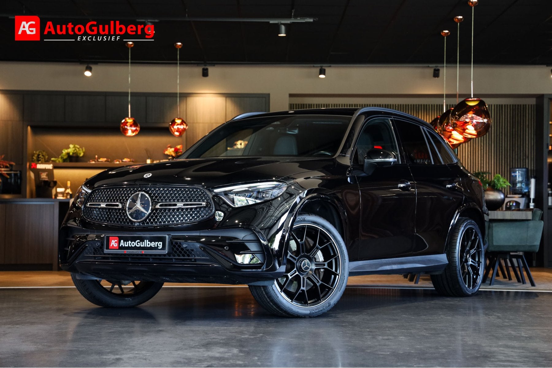 Mercedes-Benz GLC 300e 4MATIC AMG NW Model Sportinterieur me, Auto's, Mercedes-Benz, Automaat, Gebruikt, Zwart, 2255 kg