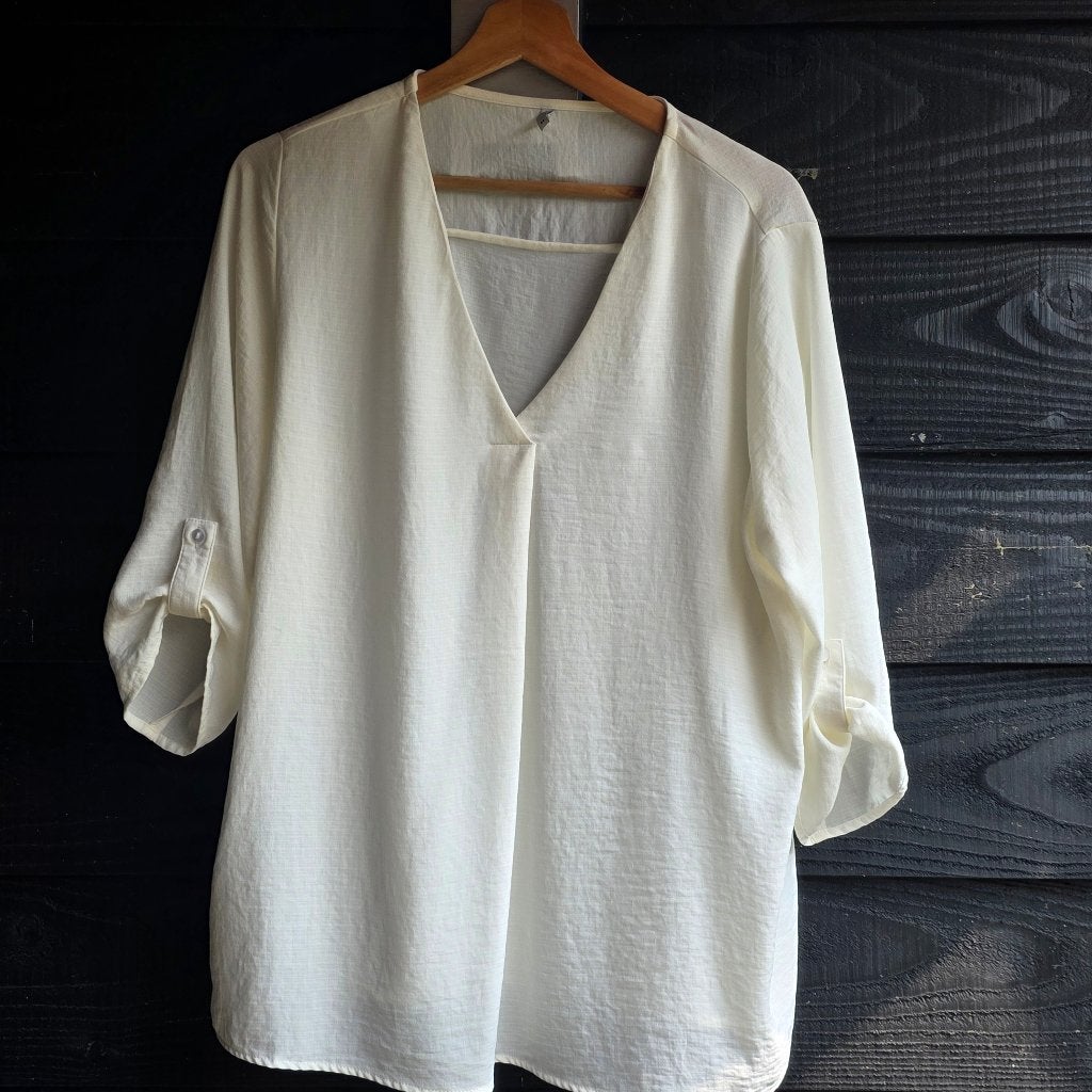 gebroken witte blouse JDY met V-hals en oprolbare mouwen, Wit, Maat 42/44 (L), Nieuw, Ophalen of Verzenden