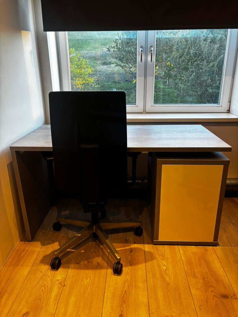 Bureau, Ophalen, Zo goed als nieuw