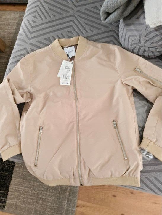 Jack & Jones bomberjack, nieuw met prijskaartje, mt. M, Kleding | Heren, Jassen | Zomer, Maat 48/50 (M), Beige, Nieuw, Ophalen of Verzenden