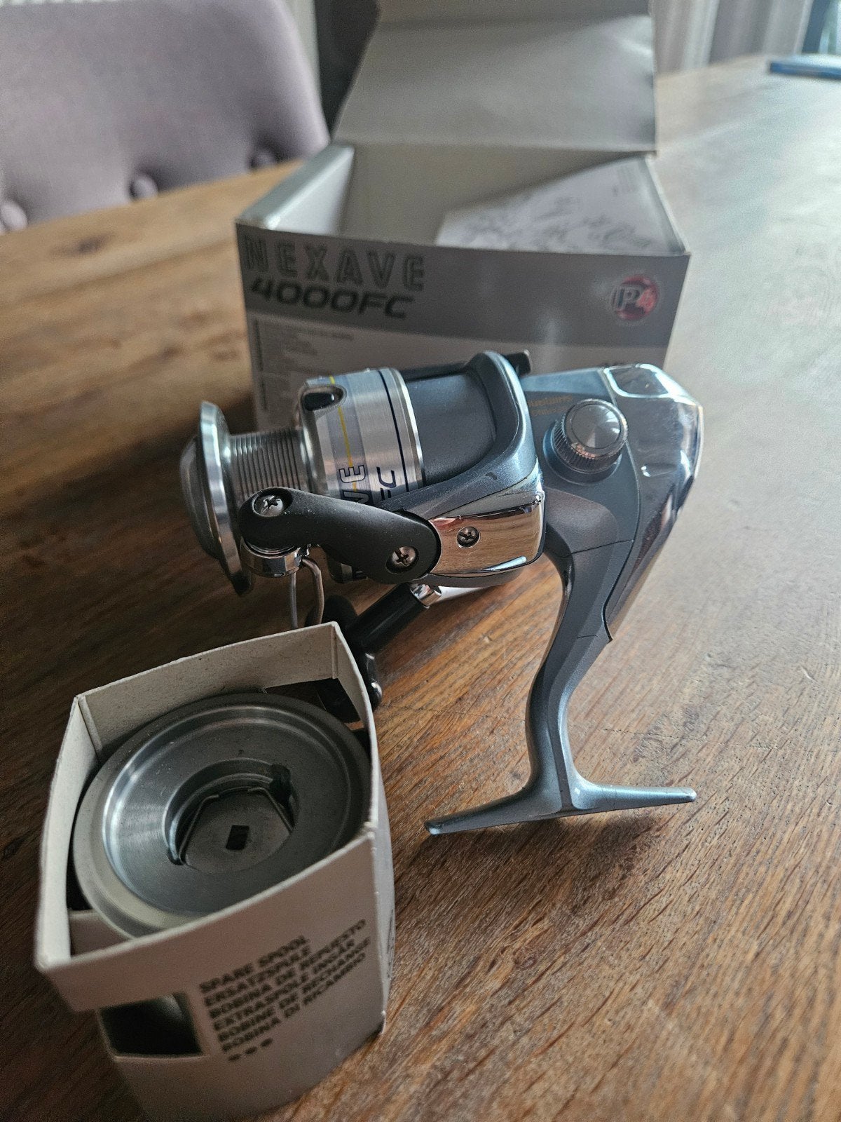 Shimano Nexave 4000FC Vismolen - Nieuw in doos + 2e spoel, Ophalen of Verzenden, Nieuw, Molen