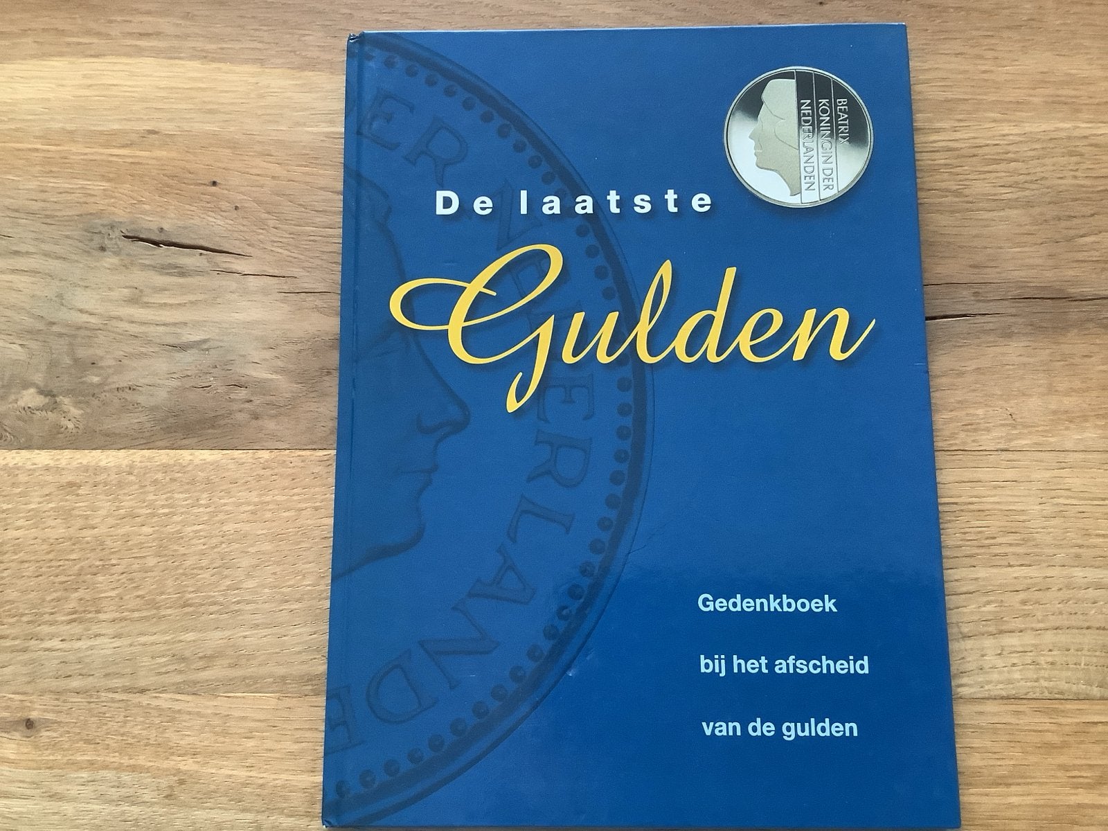 De Laatste Gulden Gedenkboek met Munthouder, Postzegels en Munten, Ophalen of Verzenden, Koningin Beatrix, Overige waardes, Setje