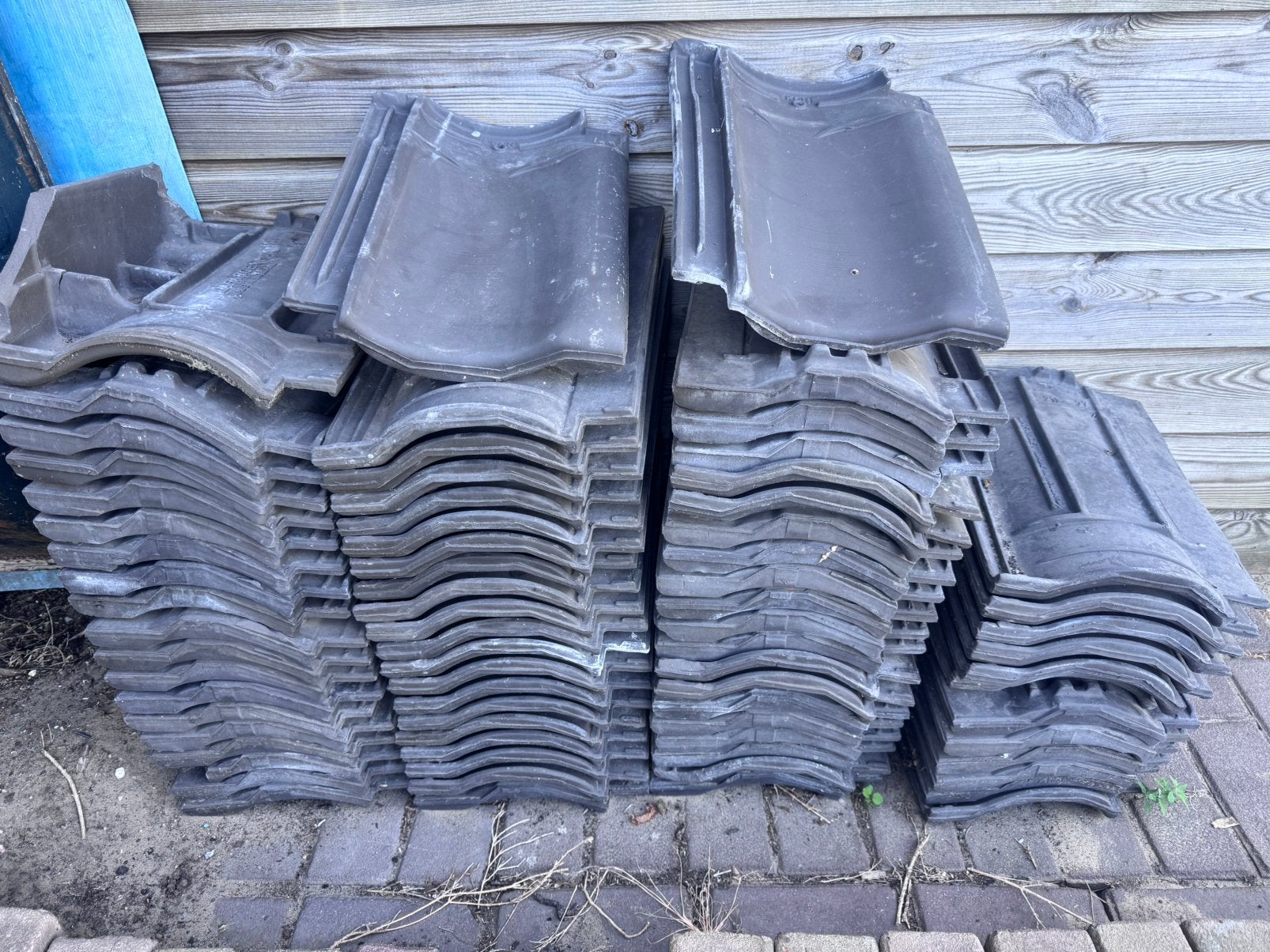 Nieuwe VHV Blauw Gesmoorde Dakpannen - 70 stuks, Ophalen, Steen of Klei, Blauw, Nieuw