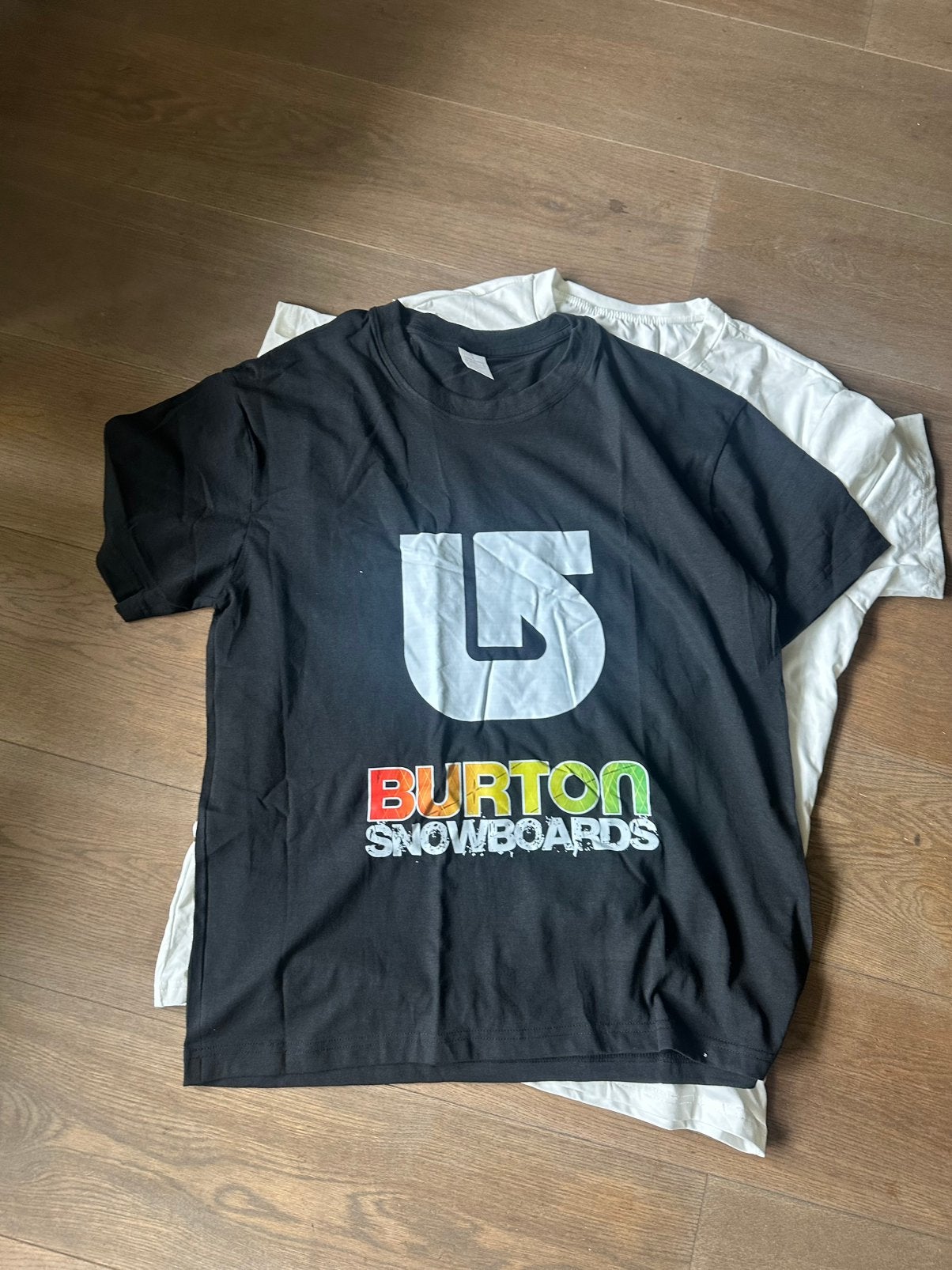 Burton snowboard t-shirt L 2 stuks, Ophalen of Verzenden, Nieuw, Maat 52/54 (L)