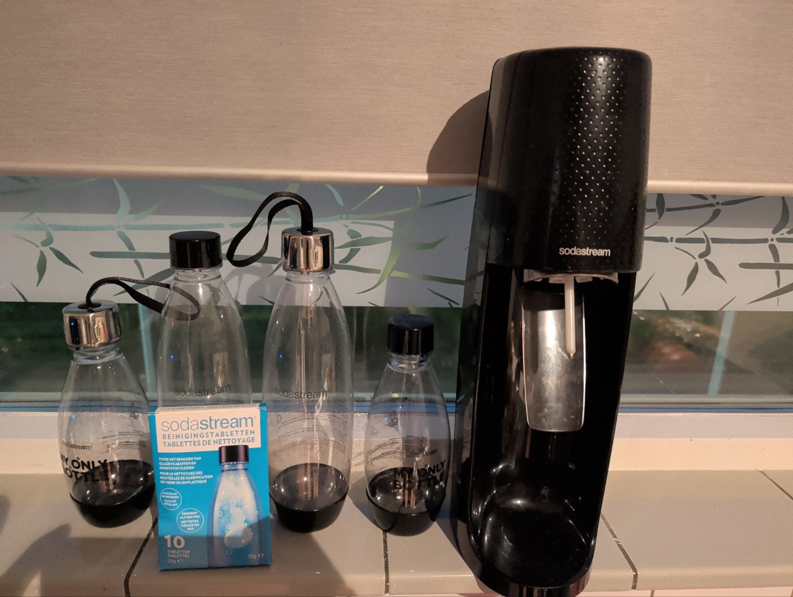 Sodastream met flessen en reinigingstabletten, Ophalen, Kunststof, Zwart, Overige merken