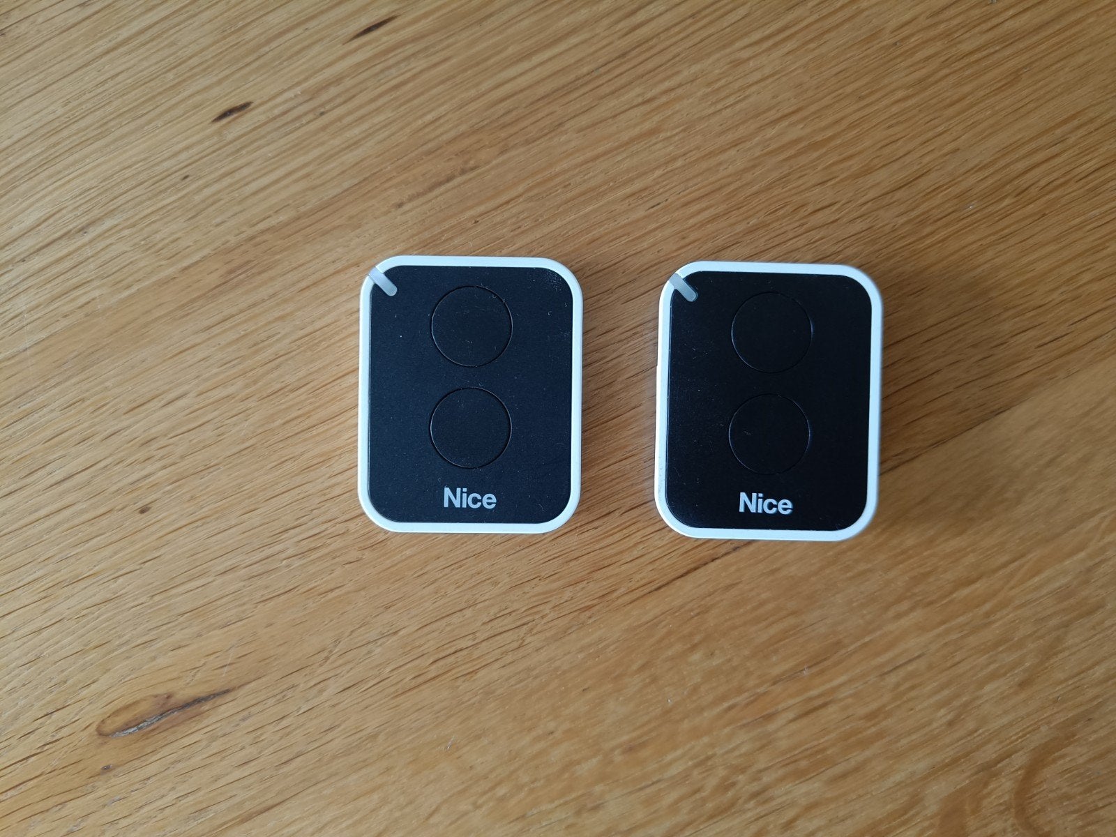 2x Nice afstandsbediening voor poort/garagedeur, Ophalen
