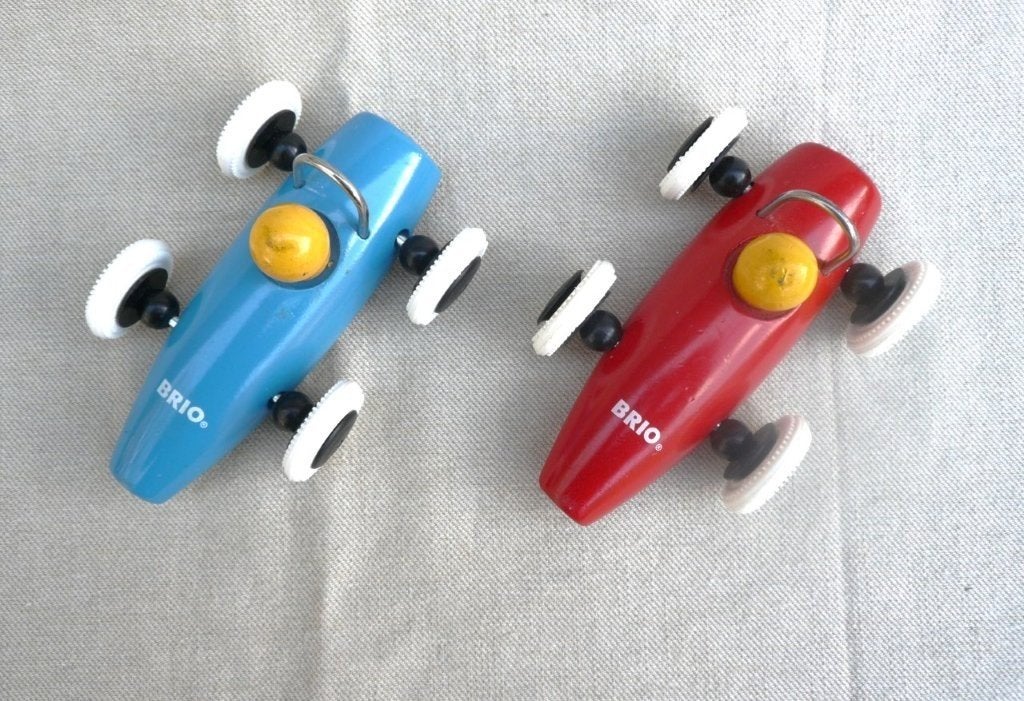 Brio Zweden 2x houten design racewagen blauw + rood., Ophalen of Verzenden