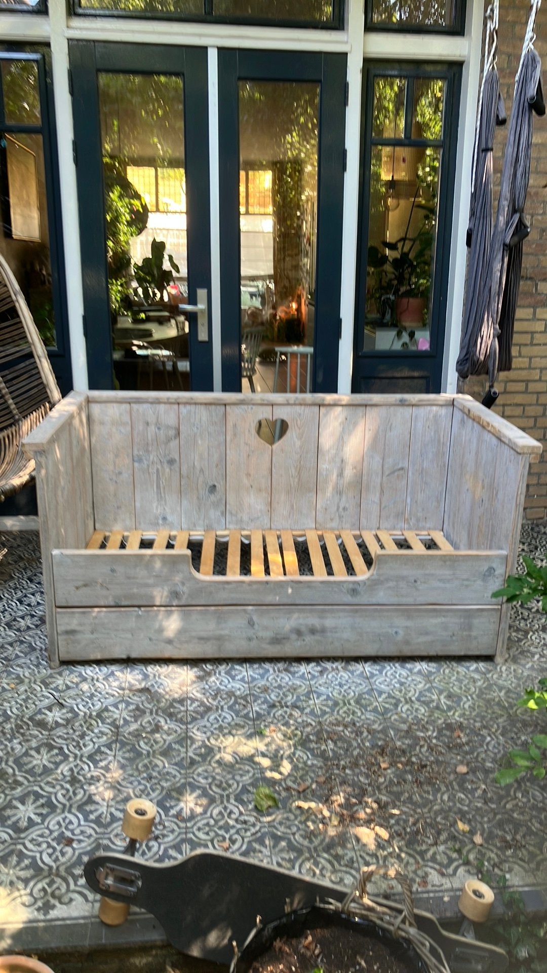 Mooi whitewashed steigerhouten kinderbed, Ophalen, Gebruikt, 70 tot 85 cm, Lattenbodem