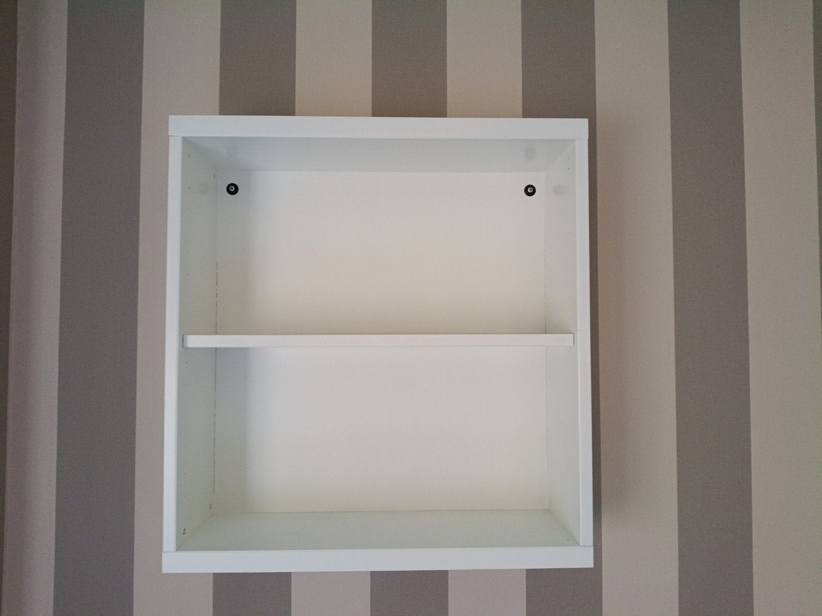 Witte wandkast met verstelbare plank, Ophalen, Met plank(en), 50 tot 100 cm, Zo goed als nieuw