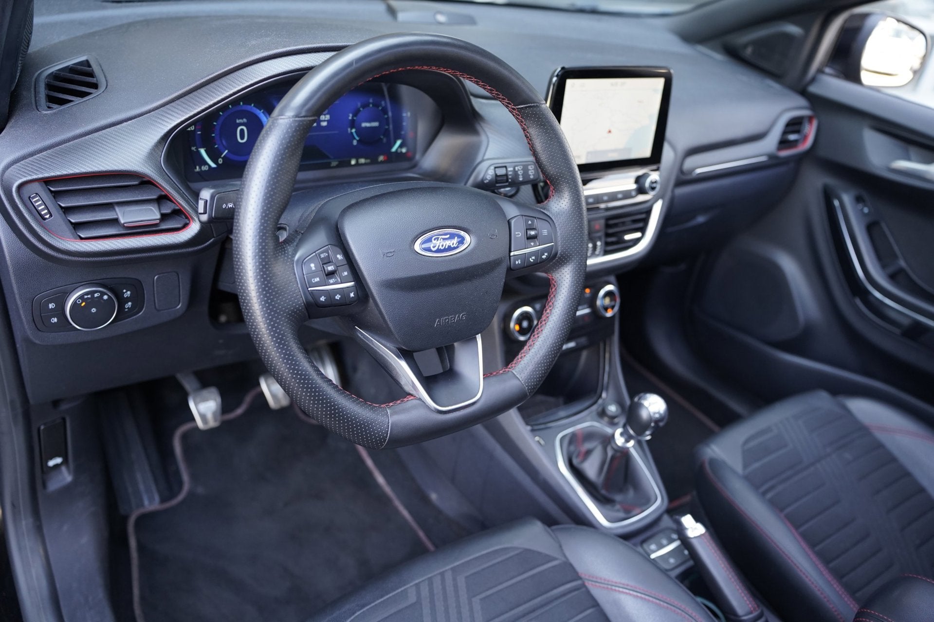 Ford Puma 1.0 EcoBoost Hybrid ST-Line X Pano Navi Cam, Auto's, Voorwielaandrijving, Dealer onderhouden, 125 pk, Zwart