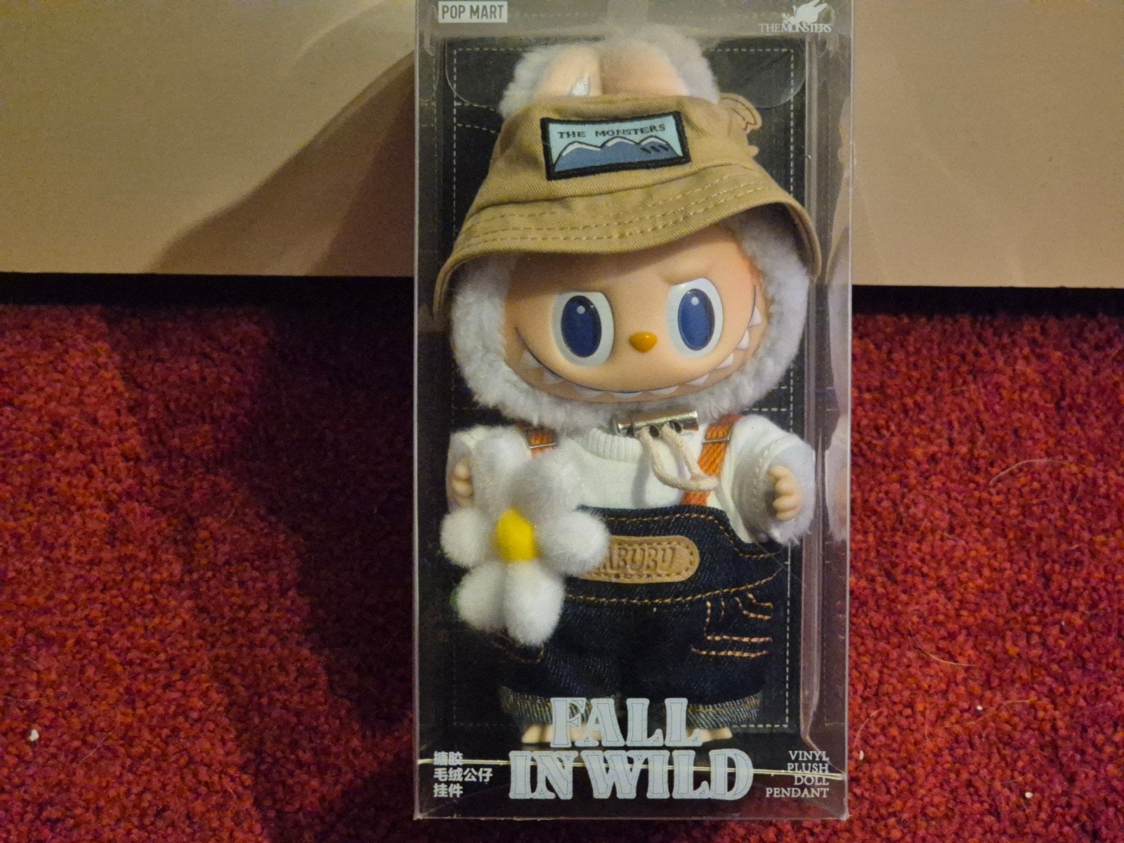Originele Popmart Labubu Fall in Wild met hanger, Verzamelen, Poppetjes en Figuurtjes, Ophalen of Verzenden, Zo goed als nieuw