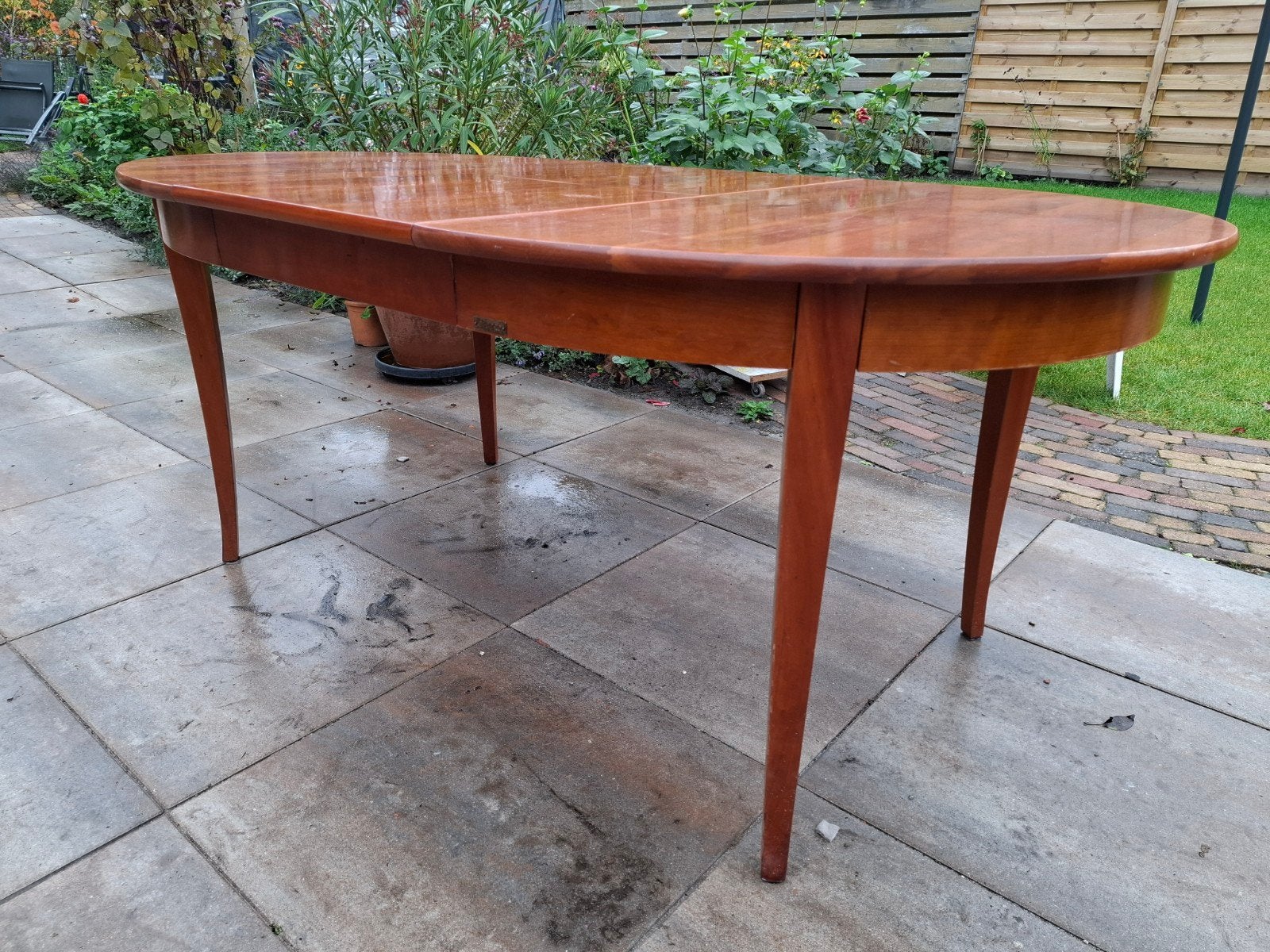 ovale uitschuifbare eettafel.  merk: Grange, Ophalen, Gebruikt, 100 tot 150 cm, 150 tot 200 cm