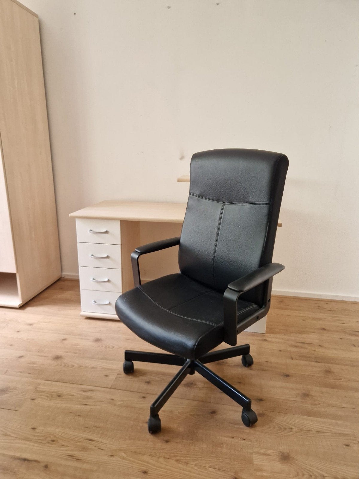 Ikea Milleberget skai leder bureaustoel te koop in Leeuwar, Ophalen, Zwart