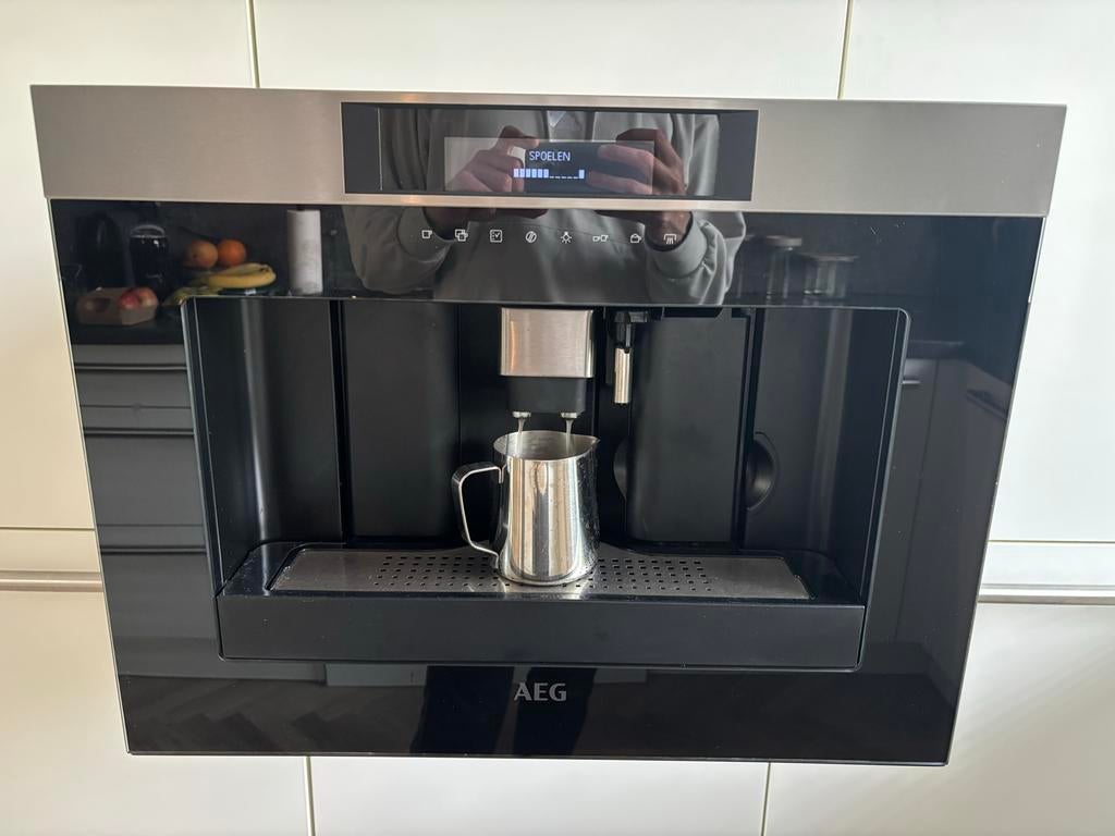 Inbouw AEG Koffiemachine - Volautomatisch, Ophalen, Afneembaar waterreservoir, Gebruikt, 10 kopjes of meer