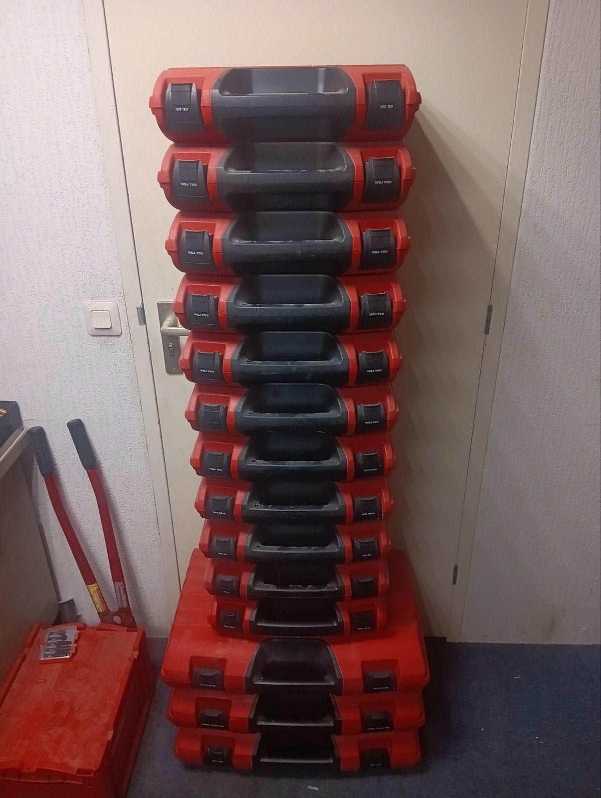 Diverse Hilti koffers ( leeg ), Ophalen