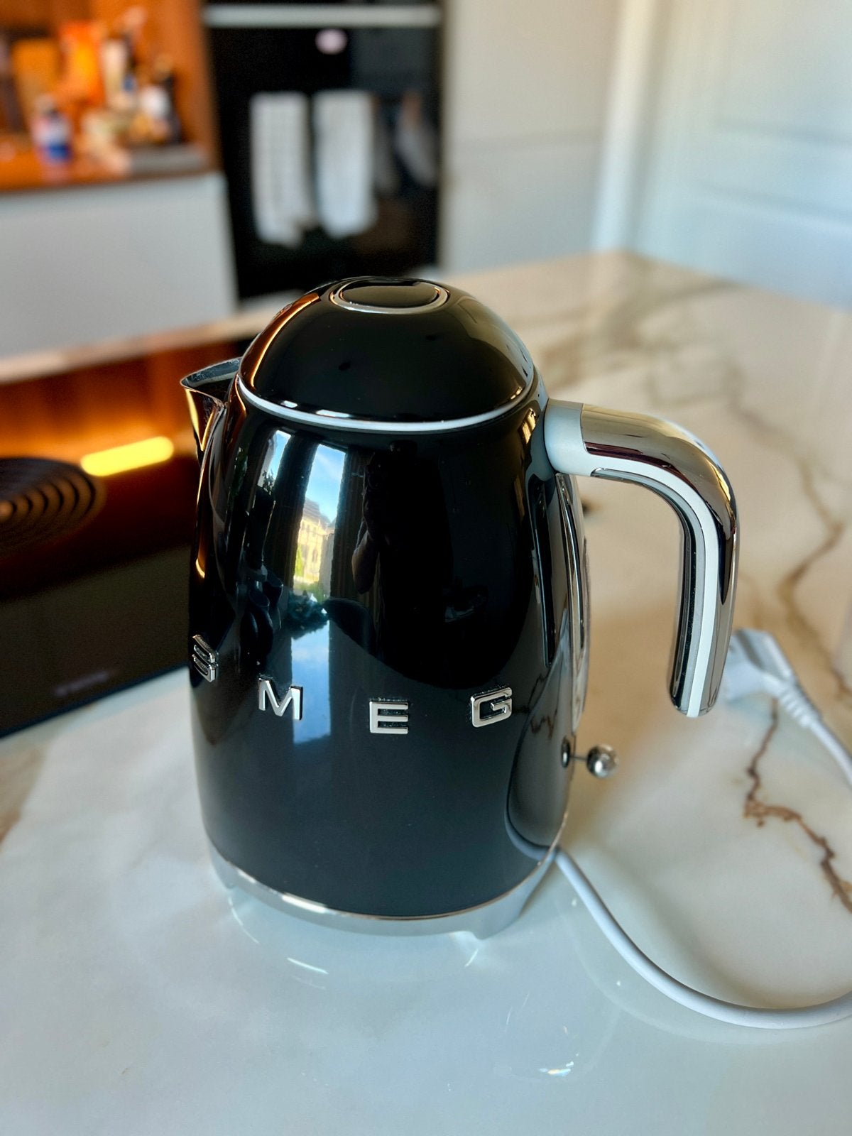 Iconische SMEG waterkoker 1,7lt  zwart - Zo goed als nieuw, Witgoed en Apparatuur, Waterkokers, Zo goed als nieuw, 1 tot 2 liter