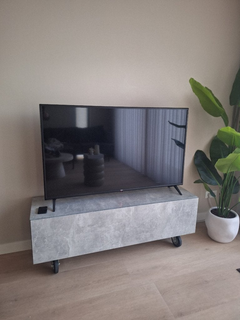 Tv meubel op wielen, Huis en Inrichting, Ophalen, 100 tot 150 cm, Zo goed als nieuw, Minder dan 100 cm