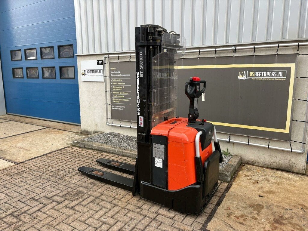 VS-22975 Elektrische triplex stapelaar BT SPE160, Zakelijke goederen, Machines en Bouw | Heftrucks en Intern transport, 1000 tot 2000 kg