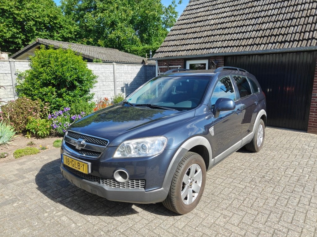 Chevrolet Captiva 2.4 2WD 2008 Grijs, Auto's, Chevrolet, 1660 kg, 4 cilinders, Parkeersensor, 7 stoelen