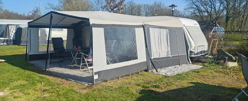 Chateau 463C Carrat 440 compleet met inboedel en mover, Chateau, Rondzit, Dwarsbed, 750 - 1000 kg