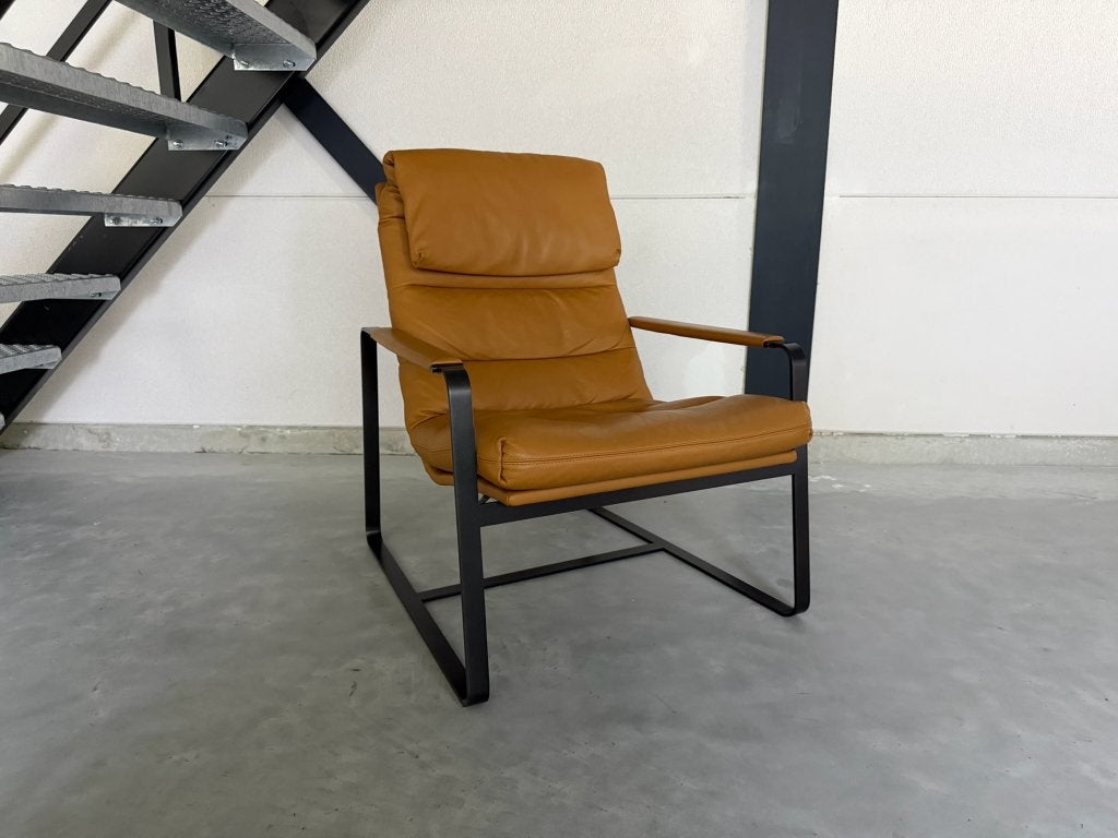 Leolux Indra fauteuil – Leder Ceras Brandy – Nieuwstaat, Huis en Inrichting, Fauteuils, Ophalen, Pode Jori Cassina, 75 tot 100 cm