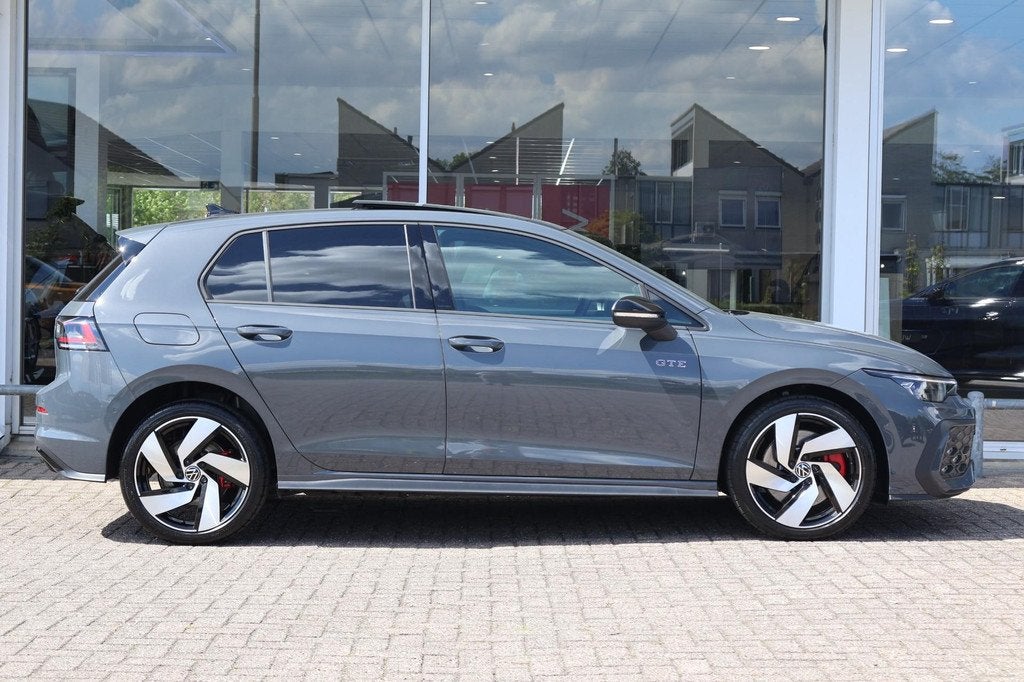 Volkswagen Golf 1.5 eHybrid 272pk GTE | SoH 100% | Panoramad, 12 maanden, 4 cilinders, 26 kWh, Automatische klimaatregeling