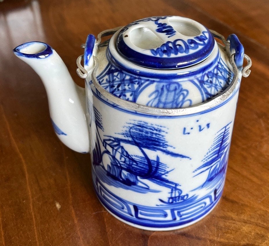 Kleine oude Chinese theepot, Ophalen of Verzenden, Porselein, Overige stijlen, Overige typen