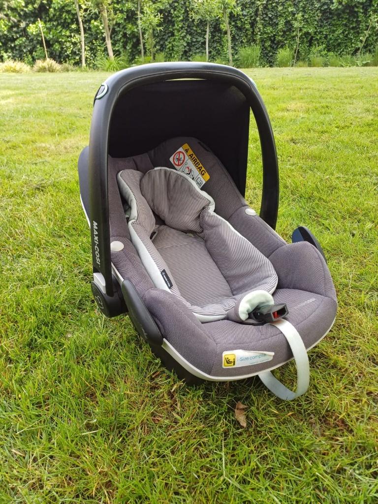 Maxicosi inclusief verkleiner en originele voetenzak, Ophalen, 0 t/m 13 kg, Maxi-Cosi, Gebruikt