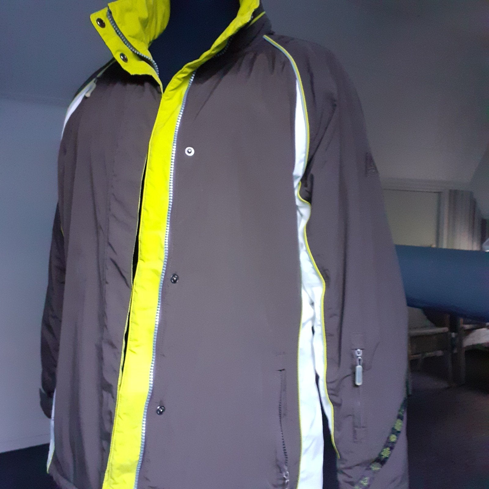 Winterjas., Bruin, Maat 42/44 (L), Ophalen of Verzenden, Zo goed als nieuw