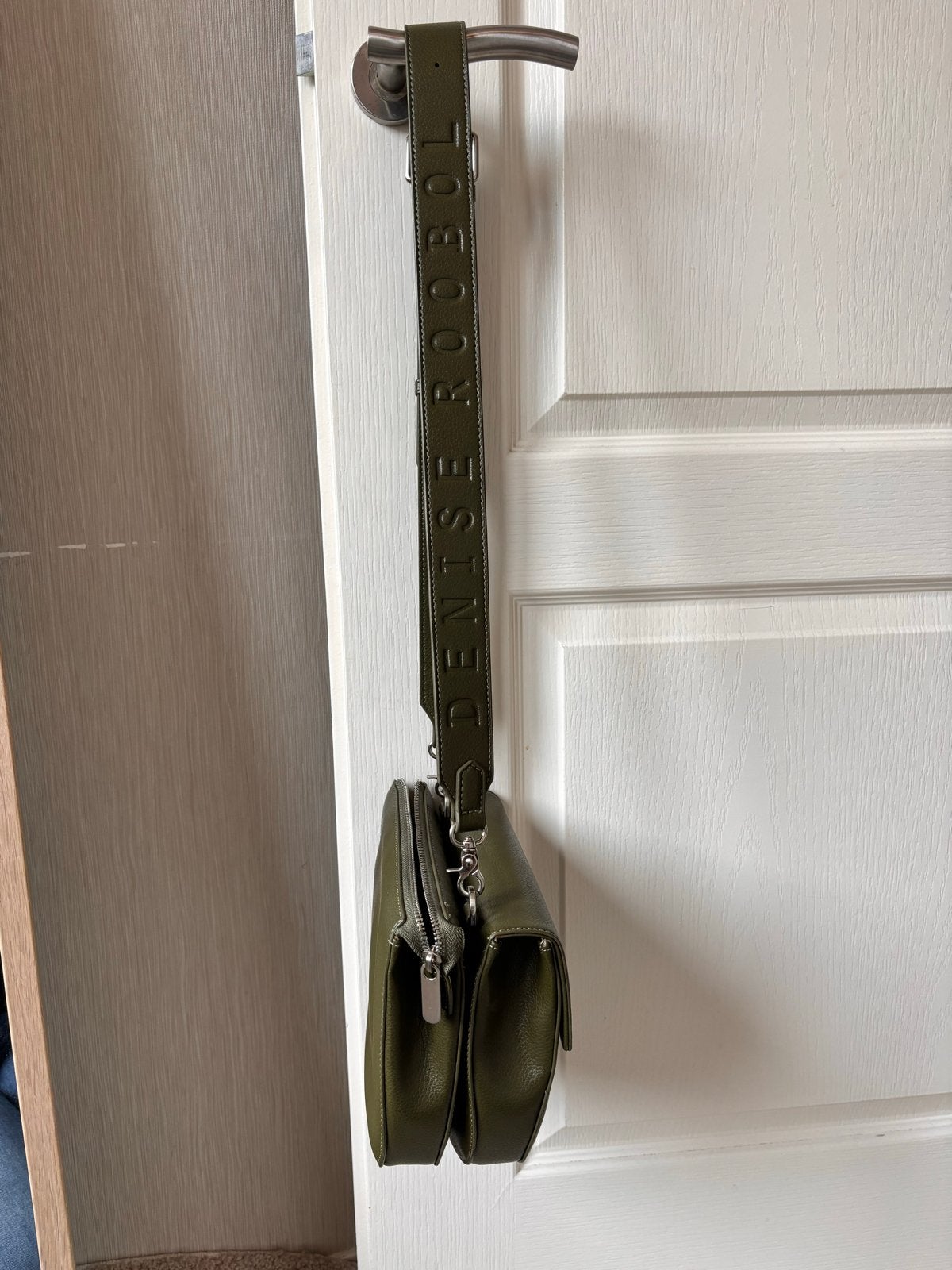 Denise Roobol crossbody in olijfgroen, Sieraden, Tassen en Uiterlijk, Tassen | Damestassen, Ophalen of Verzenden, Zo goed als nieuw