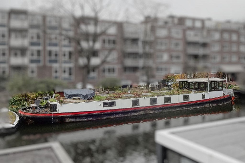 Fraai ingetimmerd woonschip ZONDER LIGPLAATS, Huizen en Kamers, Woonboten te koop, 70 m², Amsterdam, 2 kamers, Amsterdam